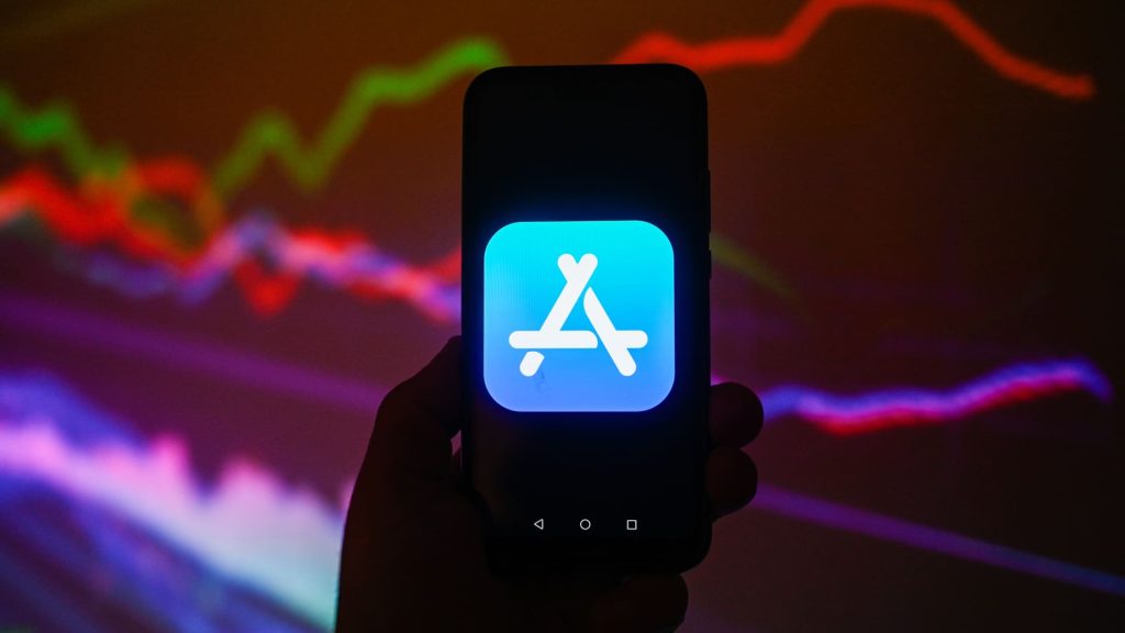 Apple’s gross margin hits record as services business keeps growing