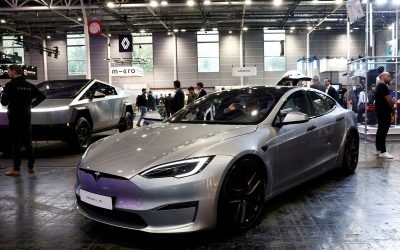 Tesla's market value tumbles below $1 trillion as its Europe sales slump