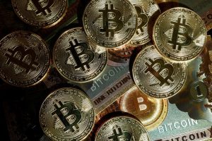 US banks tiptoe toward crypto, awaiting more green light from regulators